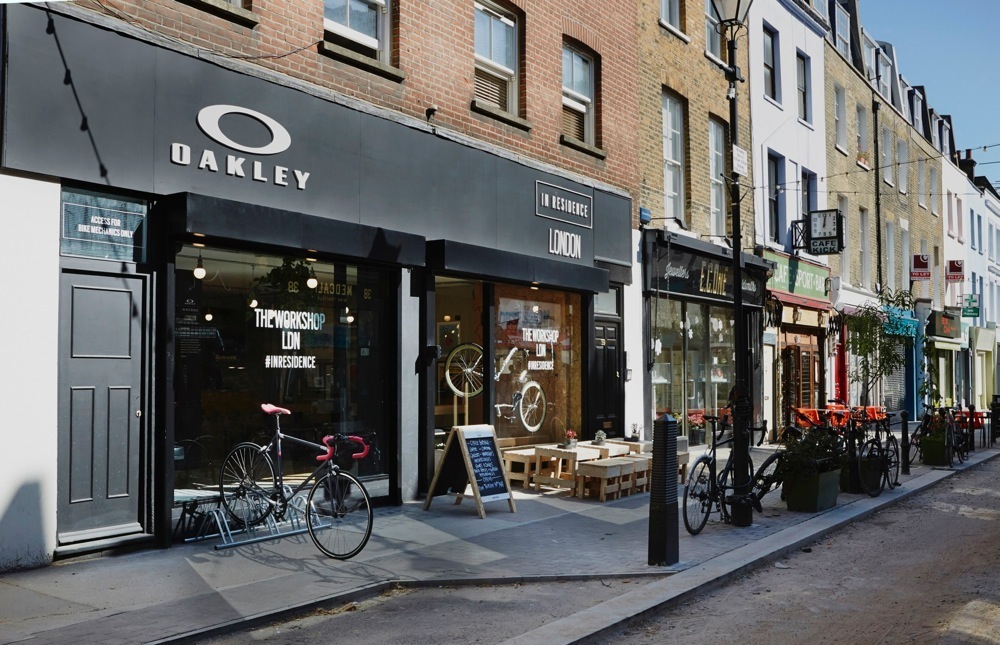 Esterno del laboratorio Oakley dedicato al ciclsimo a Londra, 37-39 di Exmouth Market, Londra, EC1R 4QP