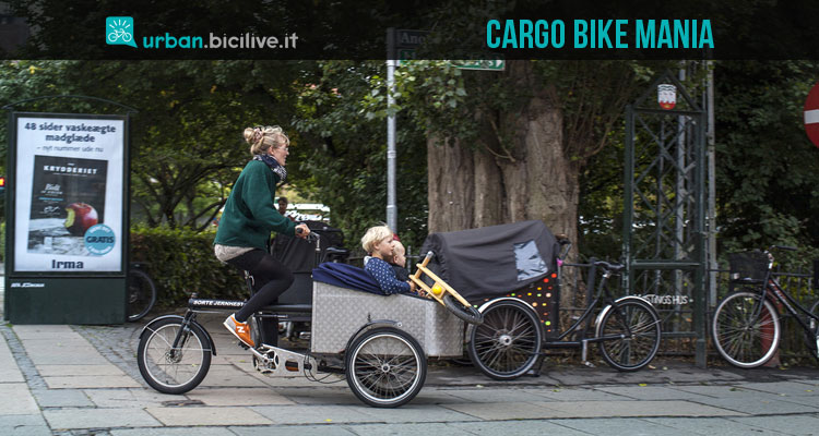 Una cargo bike sulle strade di Copenaghen