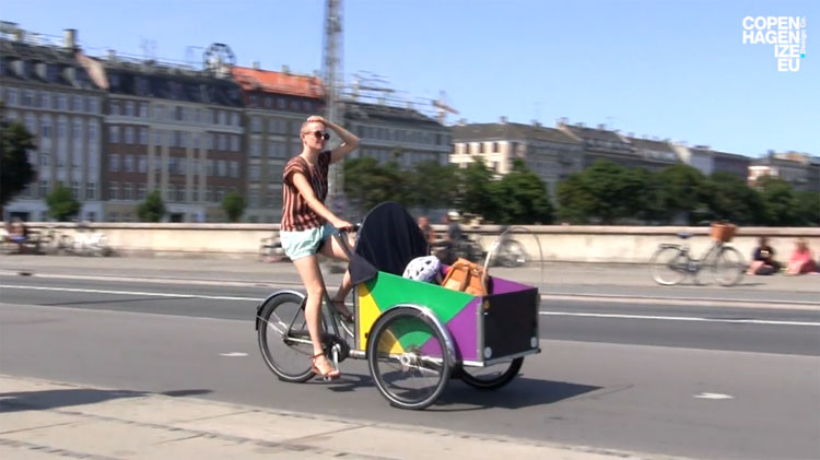 Una cargo bike sulle strade di Copenaghen.