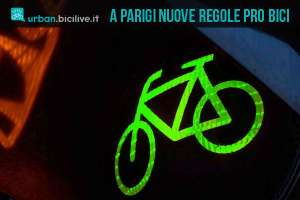 immagine di un semaforo verde e rosso per biciclette