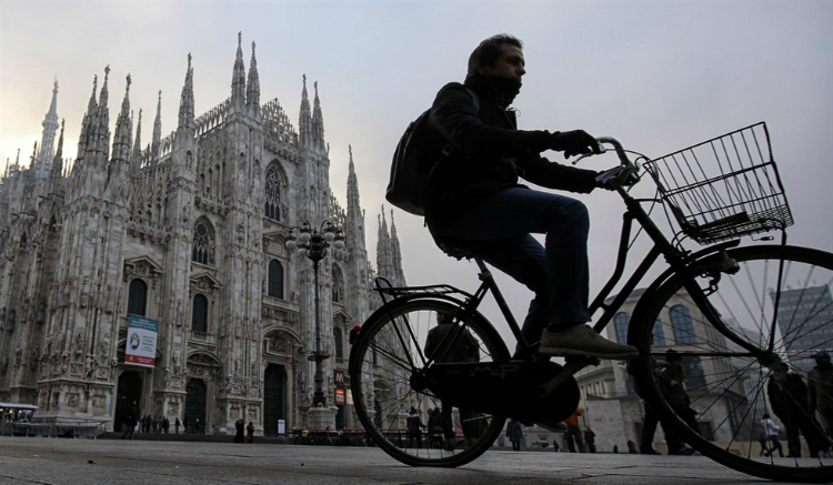Il cielo di Milano fra smog e polveri sottili
