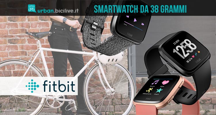 ciclista con smartwatch Fitbit Versa