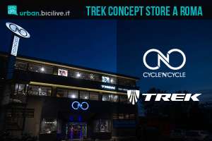 Vista notturna del Trek Concept Store Cycle'n'Cycle di Roma