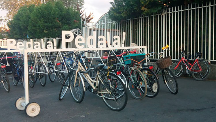Il Giretto d'Italia bici parcheggiate nelle città