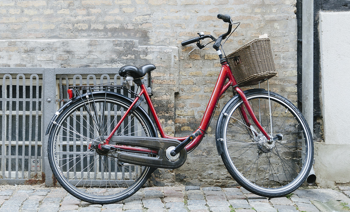 Una bicicletta urbana in città