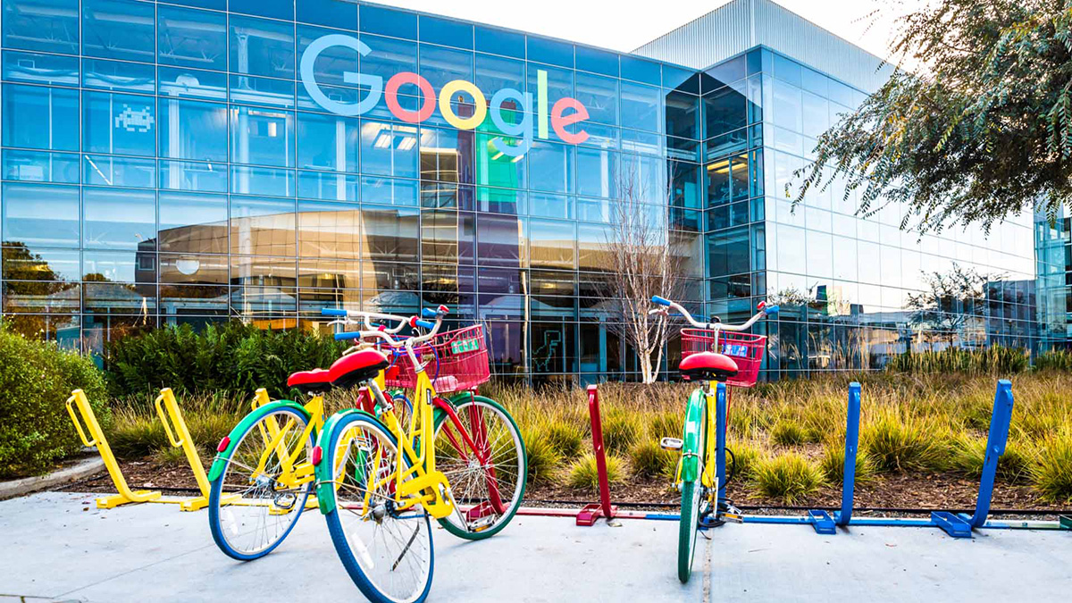 Delle biciclette parcheggiata nella rastrelliera della sede di Google
