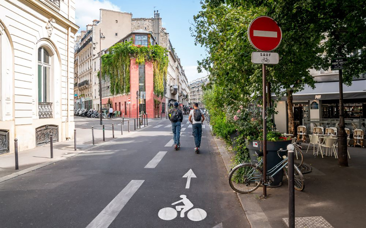 Una pista ciclabile a Parigi