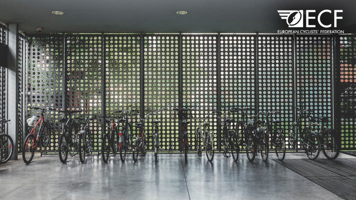 Un parcheggio bici interno a un edificio