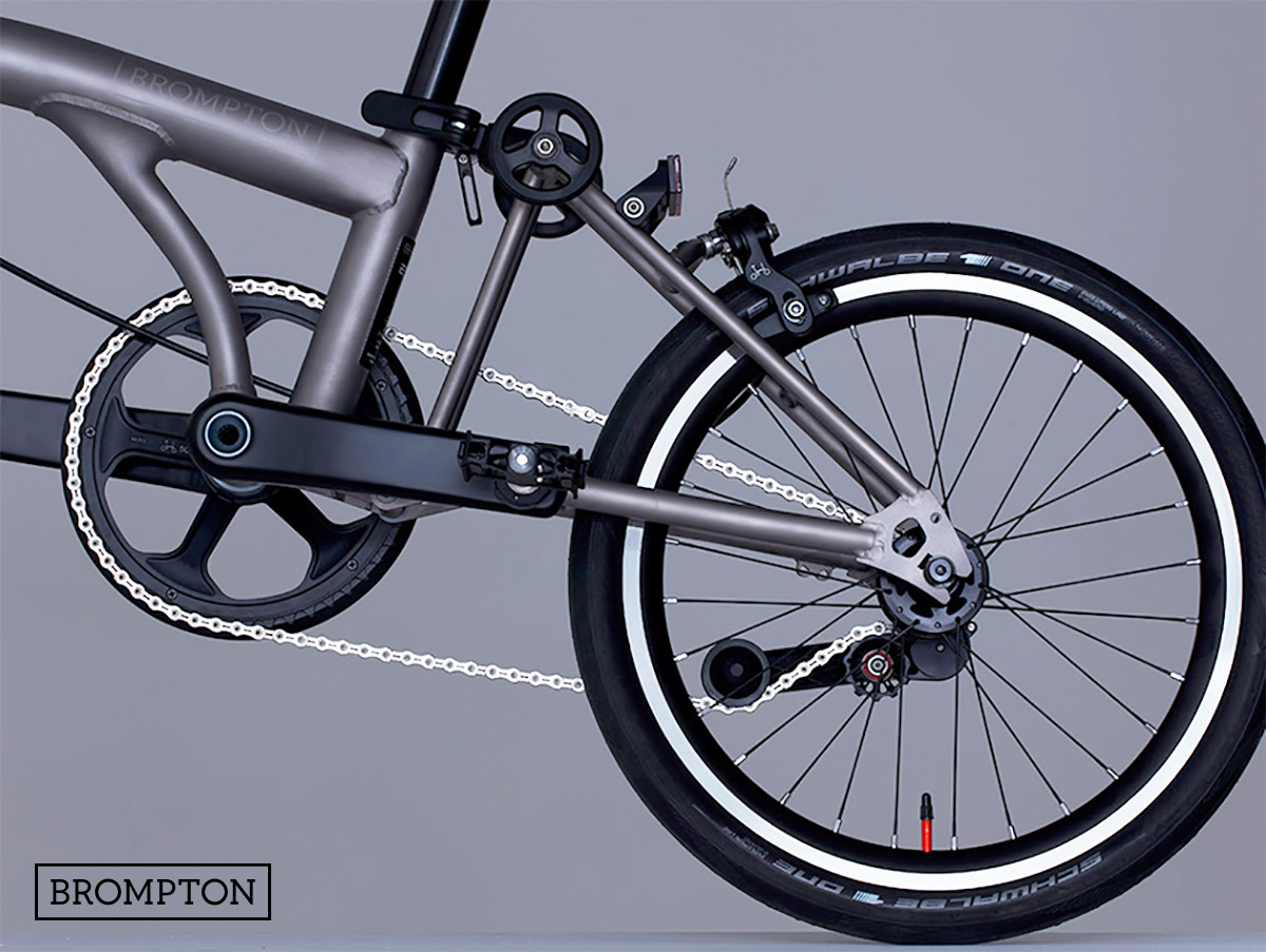 Dettaglio della trasmissione di una nuova bici pieghevole Brompton T-Line 2022
