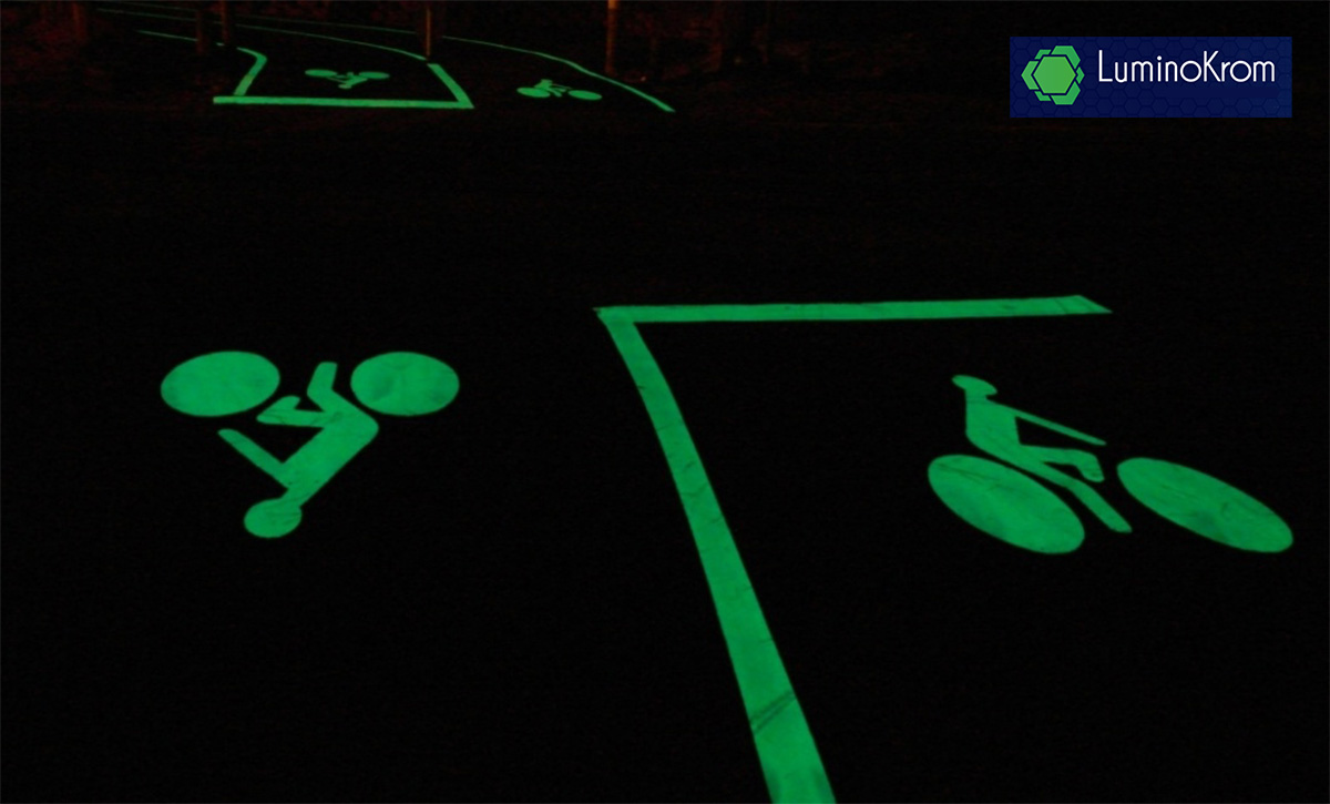Una pista ciclabile pitturata con la vernice segnaletica luminescente LuminoKrom