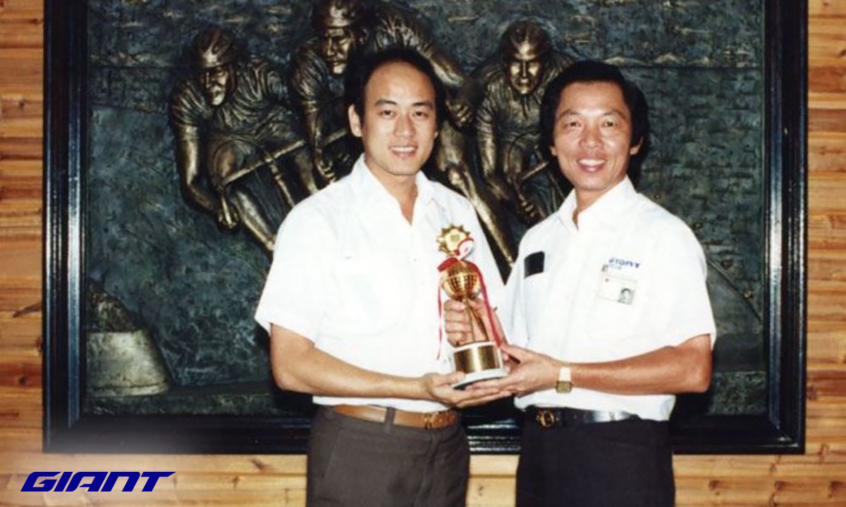 A Taiwan nel 1972 viene fondata Giant da King Liu, a destra, con il CEO Tony Lo
