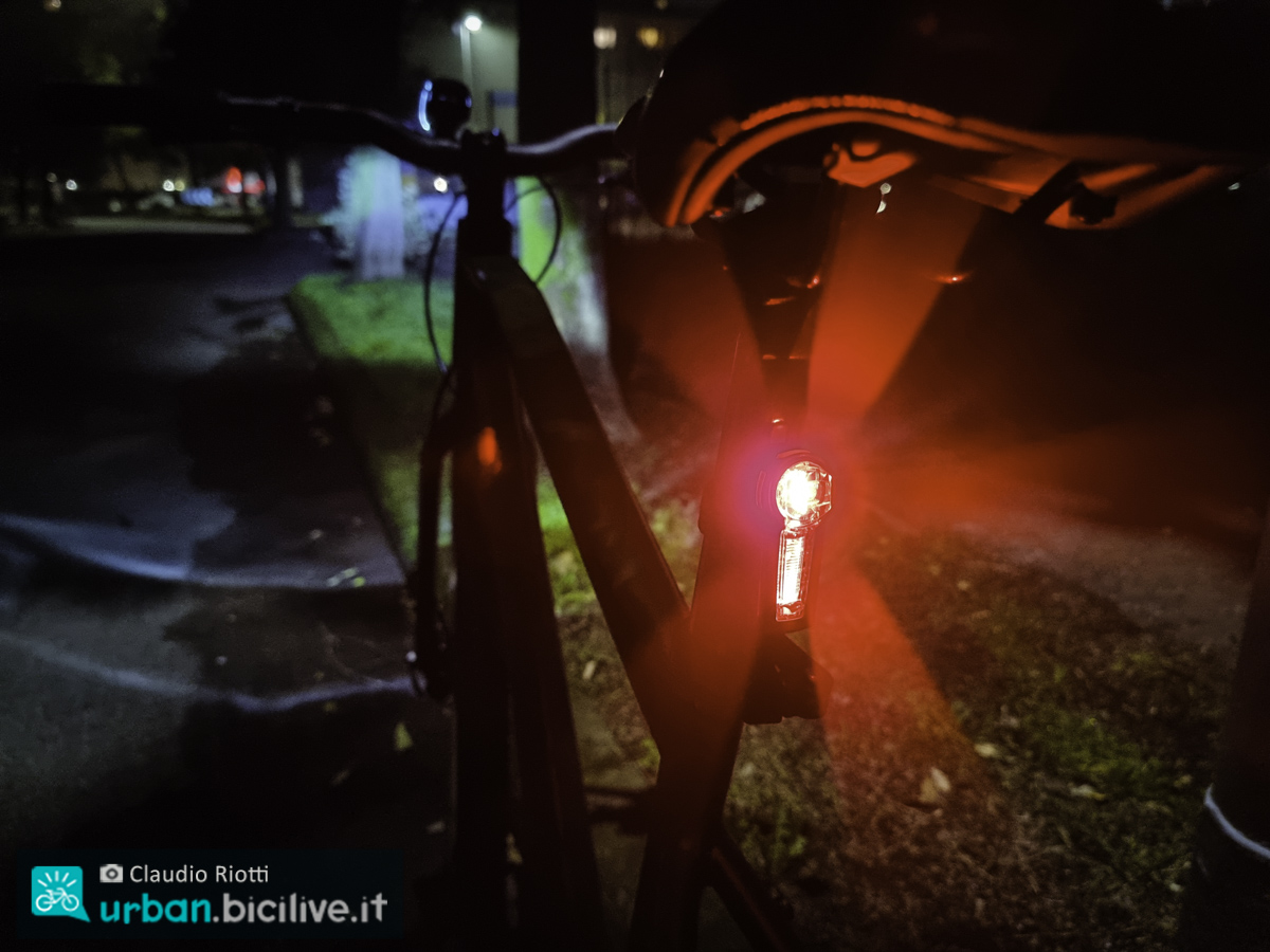 Foto della luce Trelock posteriore montata sulla bici