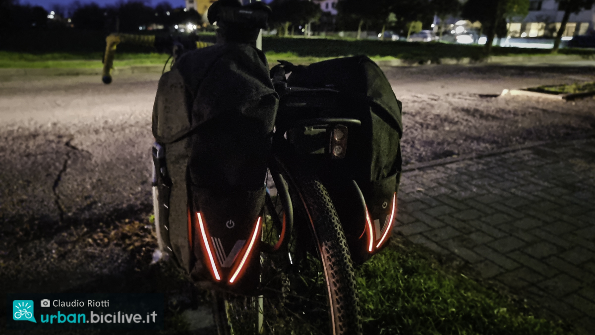 Foto delle borse da viaggio XLC V light Active MiK con luci