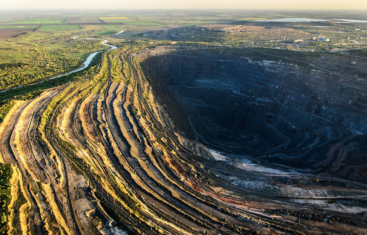 I livelli di terra di una miniera, visti dall'alto