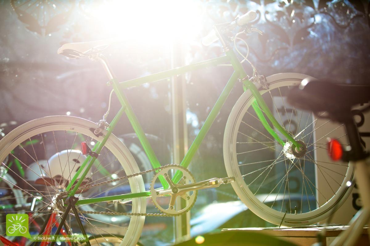 Una bicicletta TokyoBike color verde